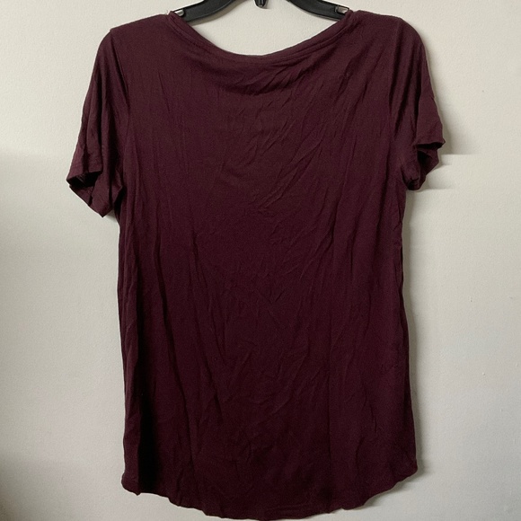 Burgundy/Wine colored T-shirt, “Great Minds Drink Alike” size small - Picture 2 of 2